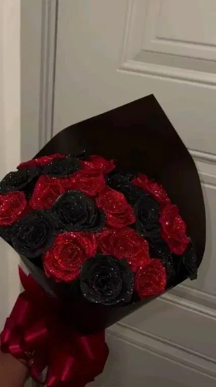 اینجا و نگاه نکنی باختی|گل مصنوعی|مرند, |دیوار