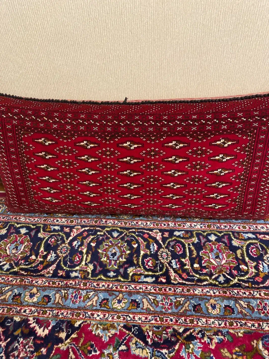 پشتی دستباف|پشتی|مشهد, فرهنگ|دیوار