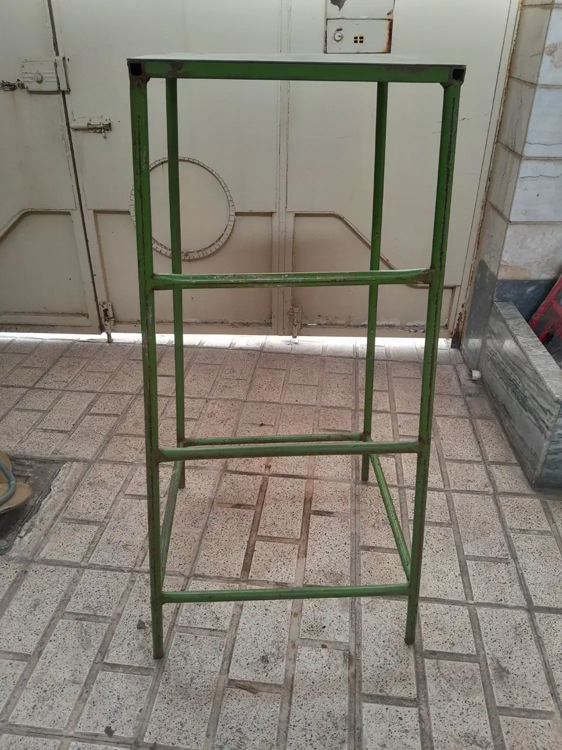 چهار پایه|صندلی و نیمکت|اردبیل, |دیوار