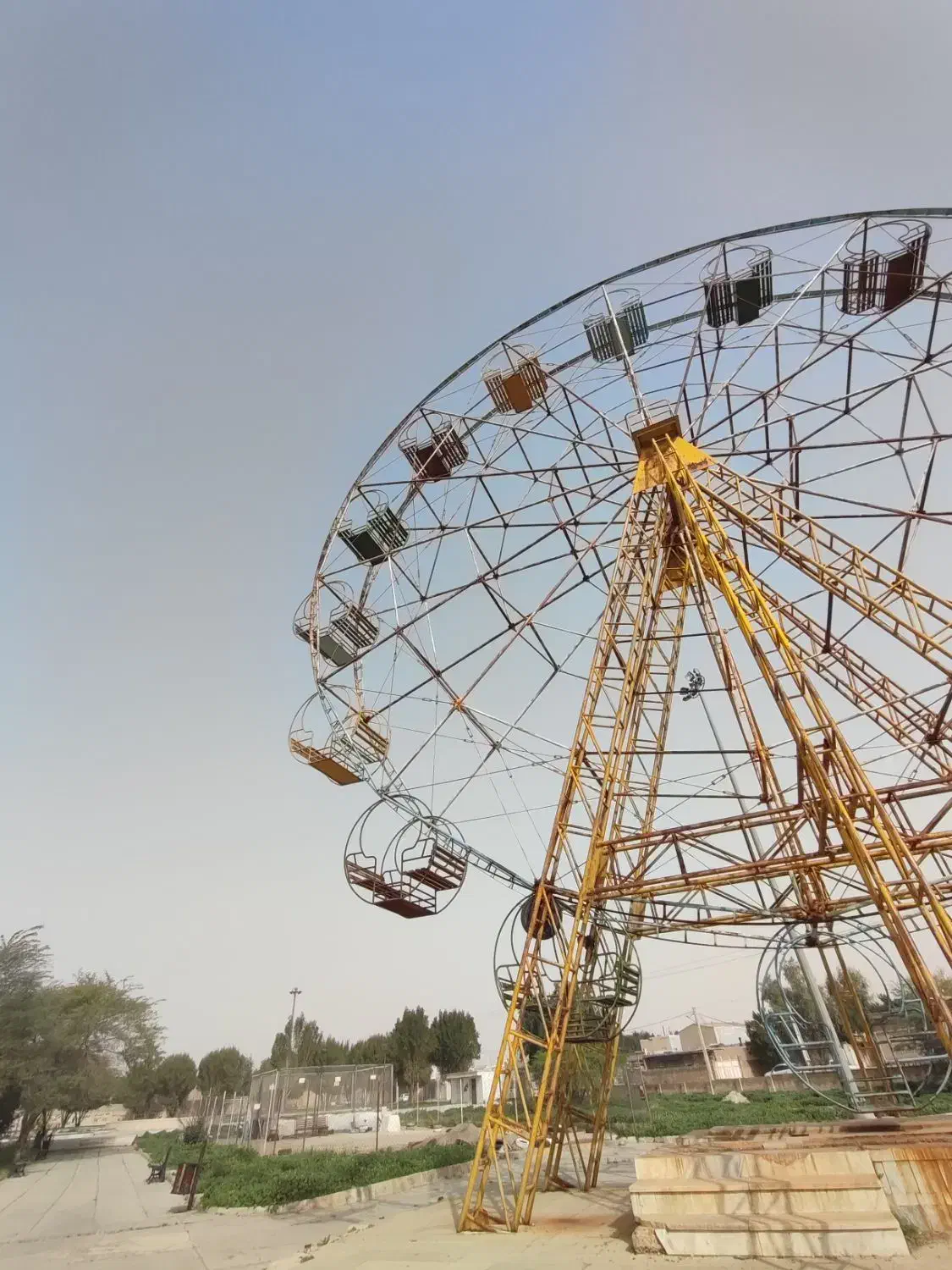 چرخ وفلک|اسباب‌‌بازی|تهران, فلسطین (میدان انقلاب)|دیوار