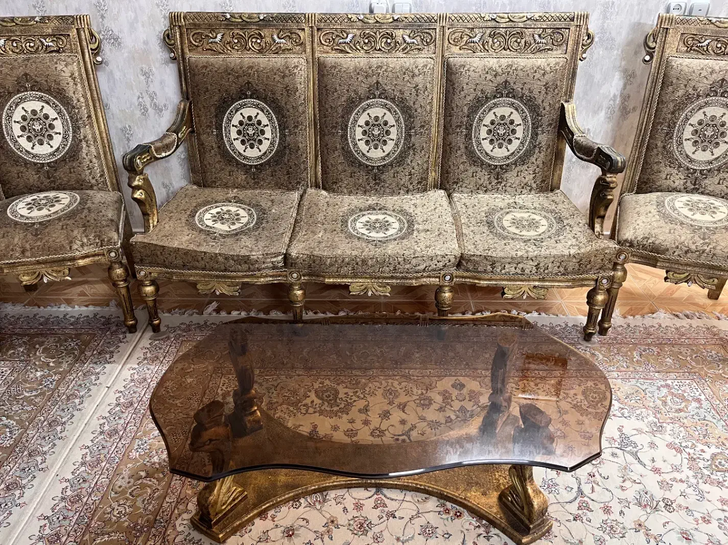 مبل سلطنتی|مبلمان خانگی و میز عسلی|اصفهان, جلالیه|دیوار