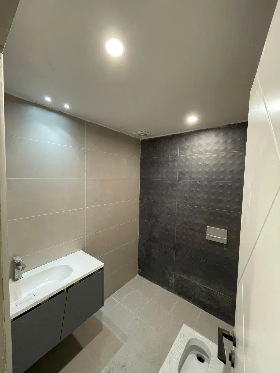 اجاره ۱۲۷متر/ برج برند / نورگیر / دریاچه/ سه خواب