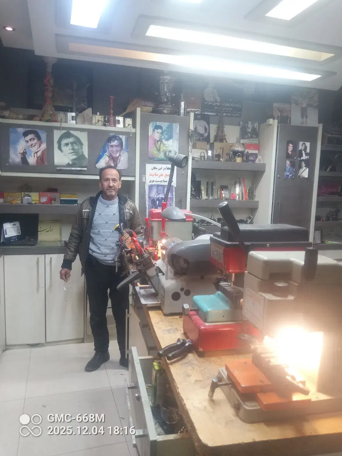 قفل سازی. و کلید سازی انواع اتومبیل ایرانی خارج|خدمات پیشه و مهارت|اصفهان, آبشار|دیوار