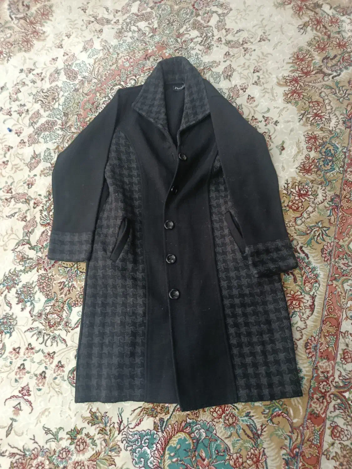 پالتو|لباس|زابل, |دیوار