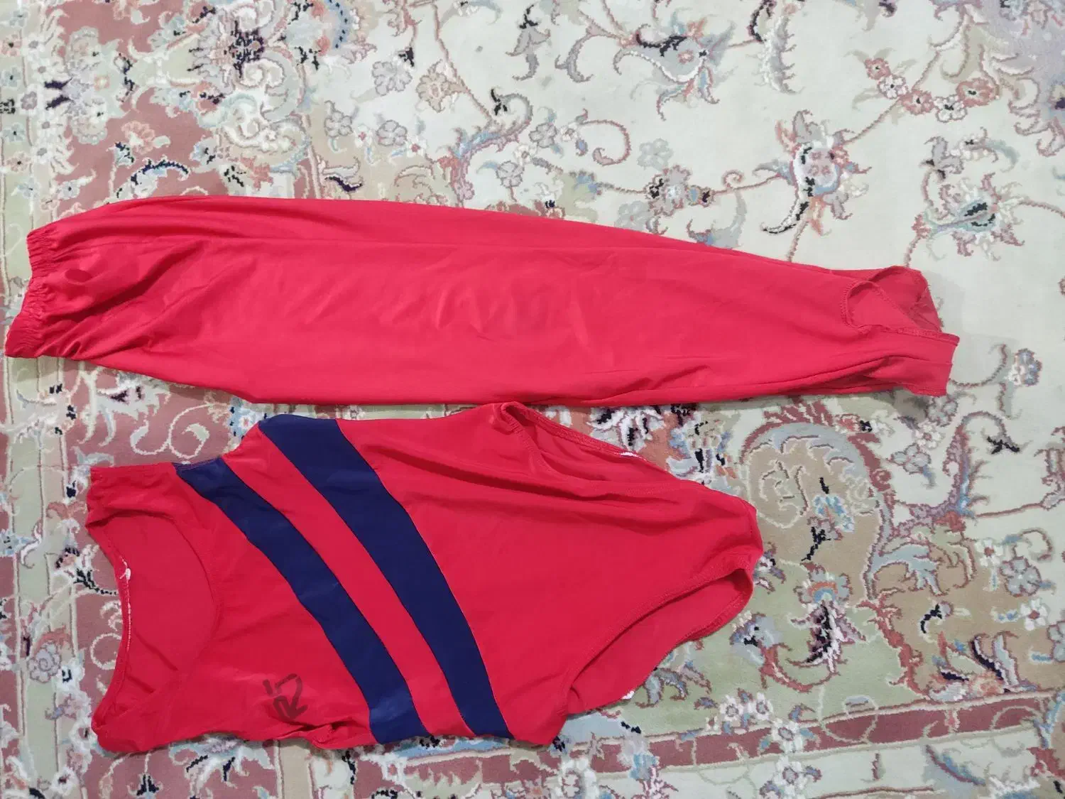 لباس ژیمناستیک|کفش و لباس بچه|بومهن, |دیوار