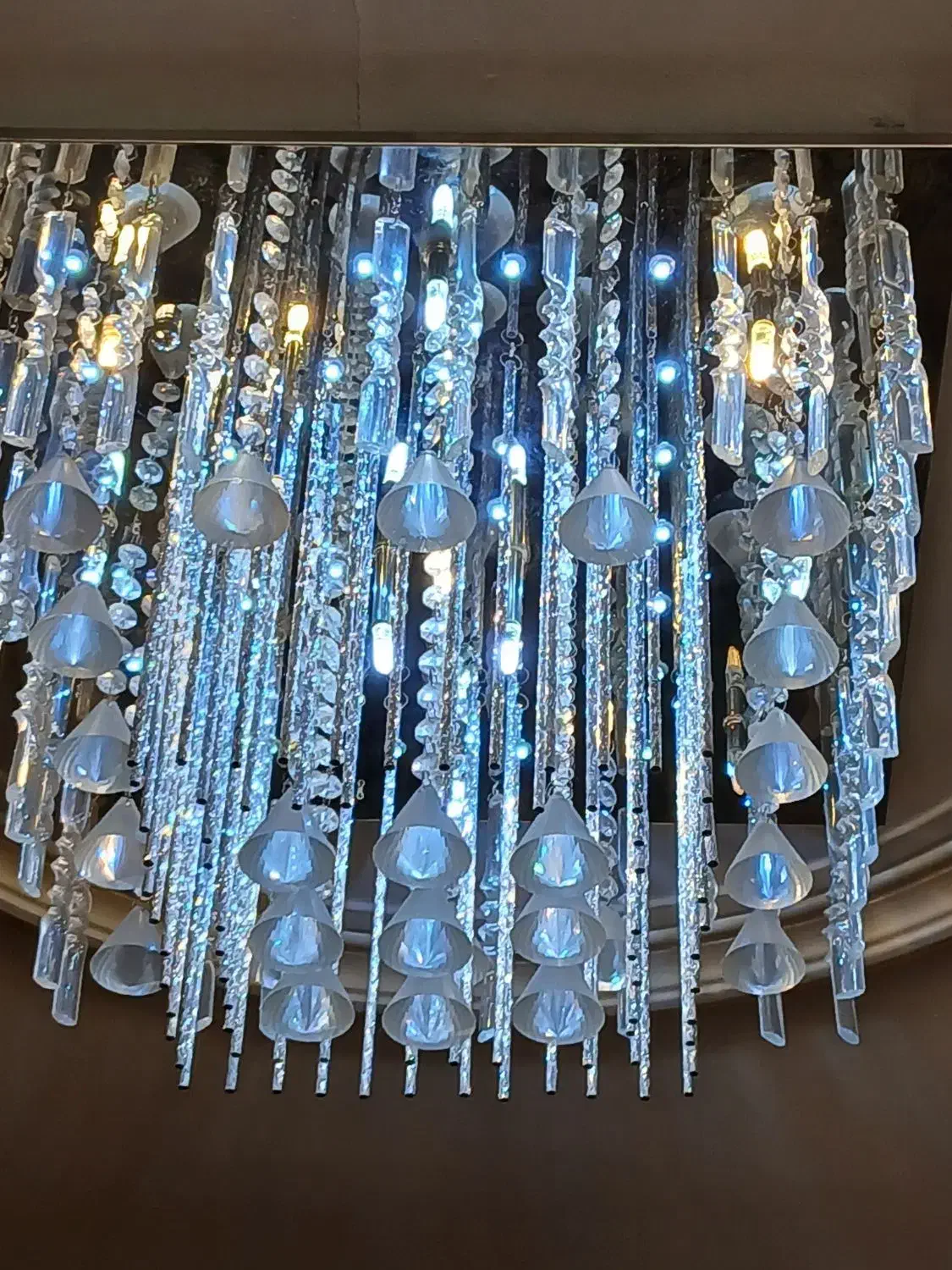 لوستر سقفی دوعدد|لوستر و چراغ آویز|کرج, باغستان|دیوار