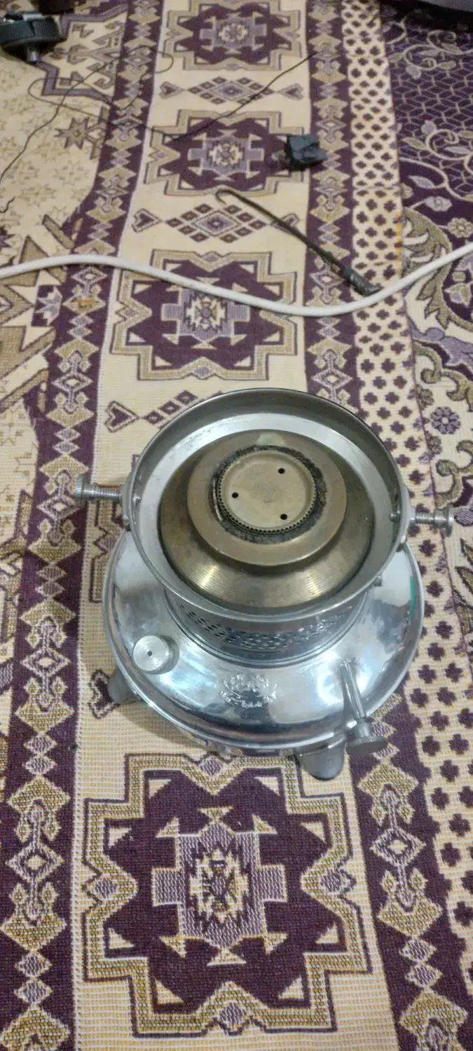 سماورنفتی قدیمی نو|کلکسیون اشیاء عتیقه|شهرکرد, |دیوار