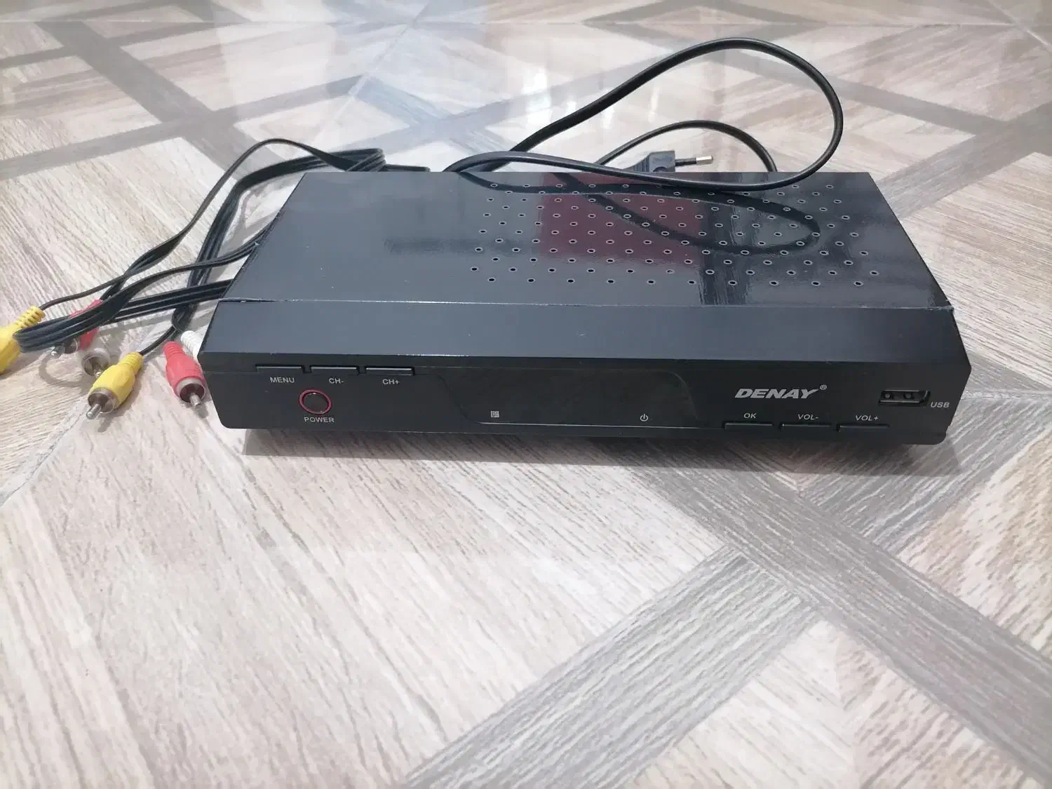 تلویزیون 21 اینچ LG با دیجیتال و زیر تلویزیون|تلویزیون و پروژکتور|پاکدشت, پاکدشت (مامازند)|دیوار