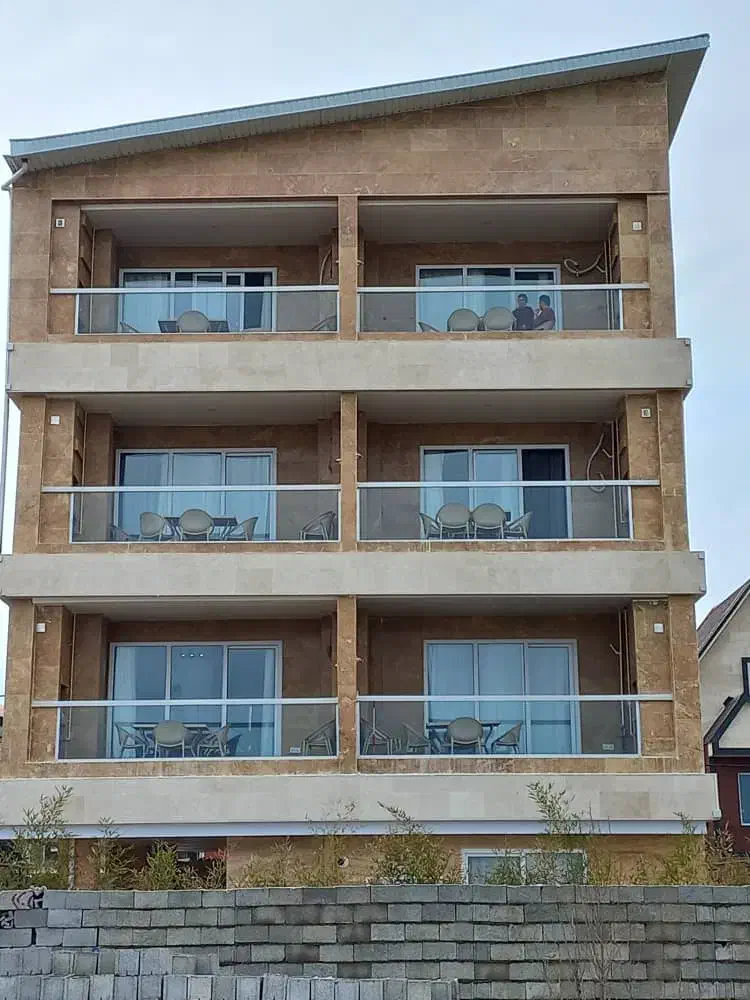 فروش هتل آپارتمان جنب دهکده ویو دریا|فروش آپارتمان|بندر انزلی, شهرک اسحاقی|دیوار