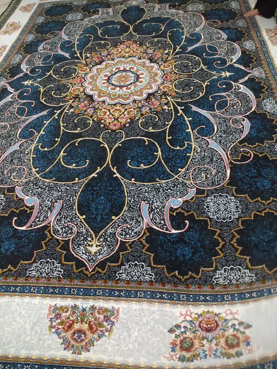 فروش دو عدد فرش ماشینی نو ۱۲ متری ۷۰۰ شانه|فرش|قشلاق دشت, |دیوار