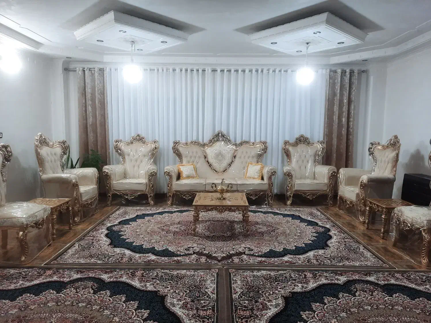 مبل ۹ نفره سلطنتی|مبلمان خانگی و میز عسلی|نهاوند, |دیوار