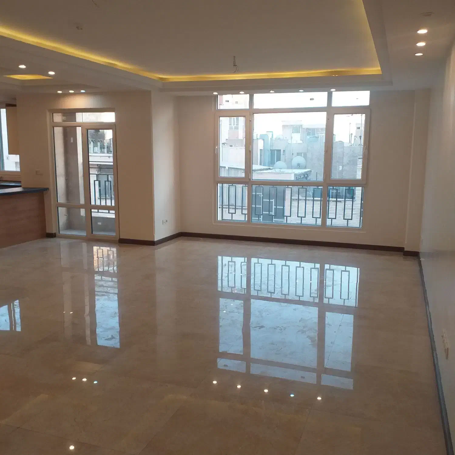 رهن و اجاره ۱۴۰ متری/ سه خواب/کلید نخورده /تکواحدی