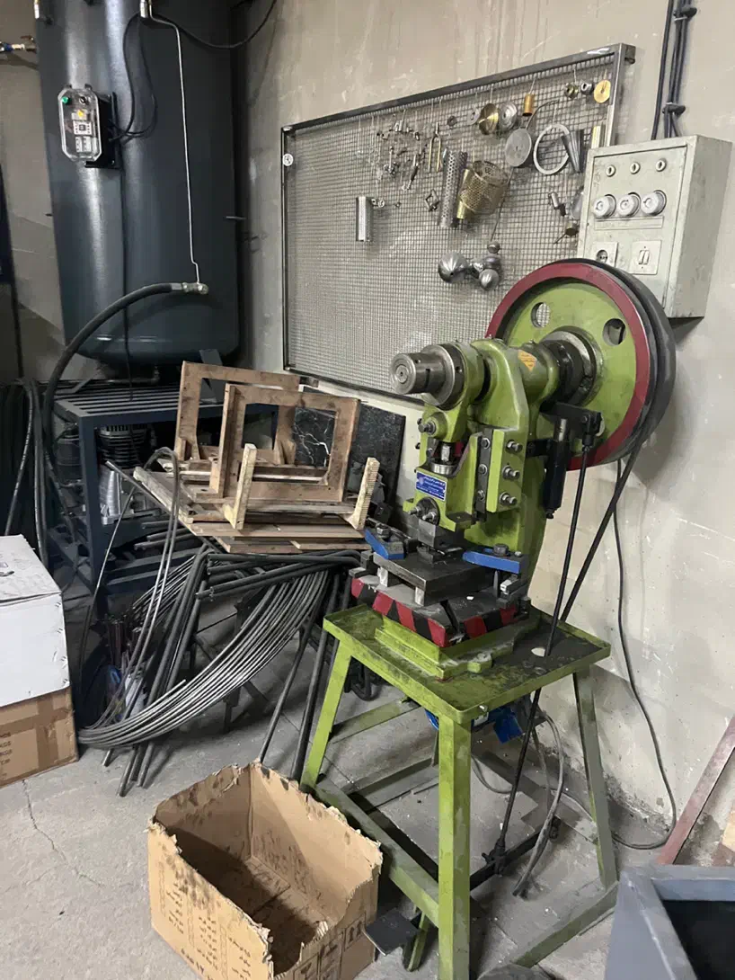 خدمات فلز کاری. قلاویز کاری. جوش ارگون نقطه جوش و.|خدمات پیشه و مهارت|پردیس, شهرک صنعتی کمرد|دیوار