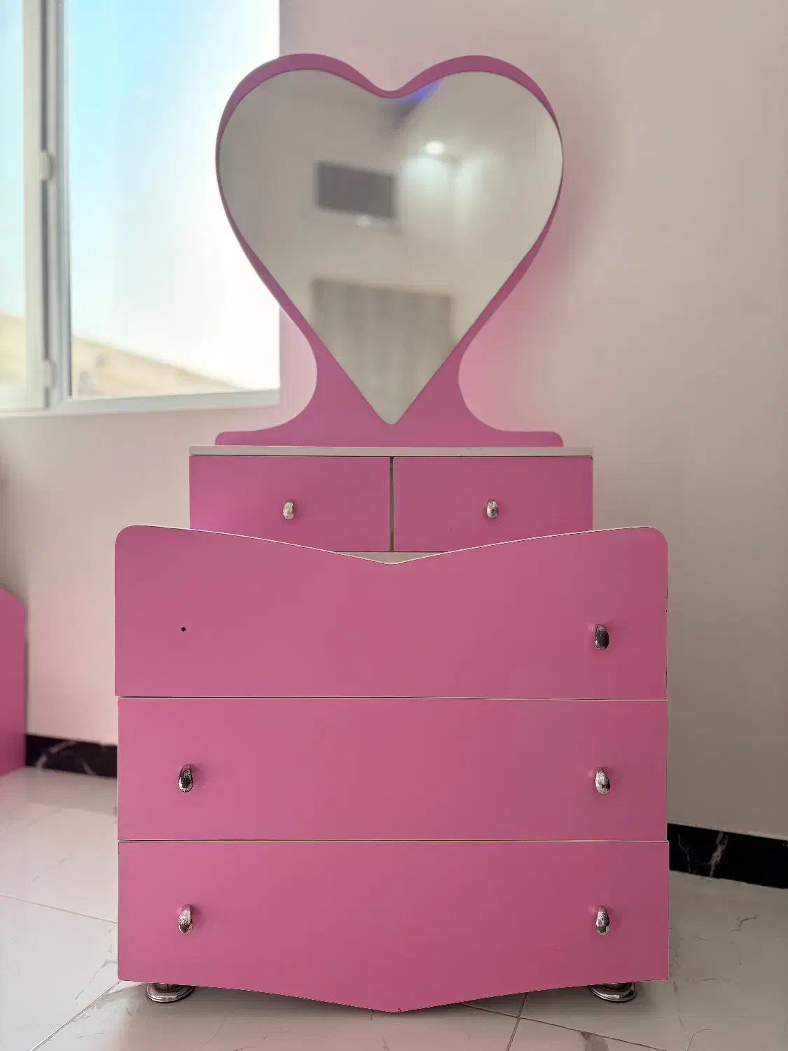 میز آینه درحد نو|تخت و سرویس خواب|گرمسار, |دیوار