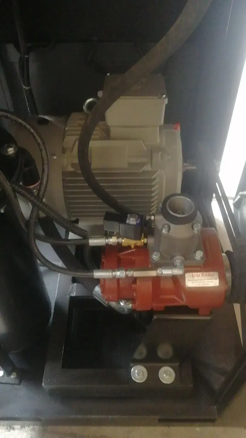 تعمیر فروش خریدکلیه کمپرسورهواباداسکرو پیستونی|ماشینآلات صنعتی|اصفهان, باغ فدک|دیوار