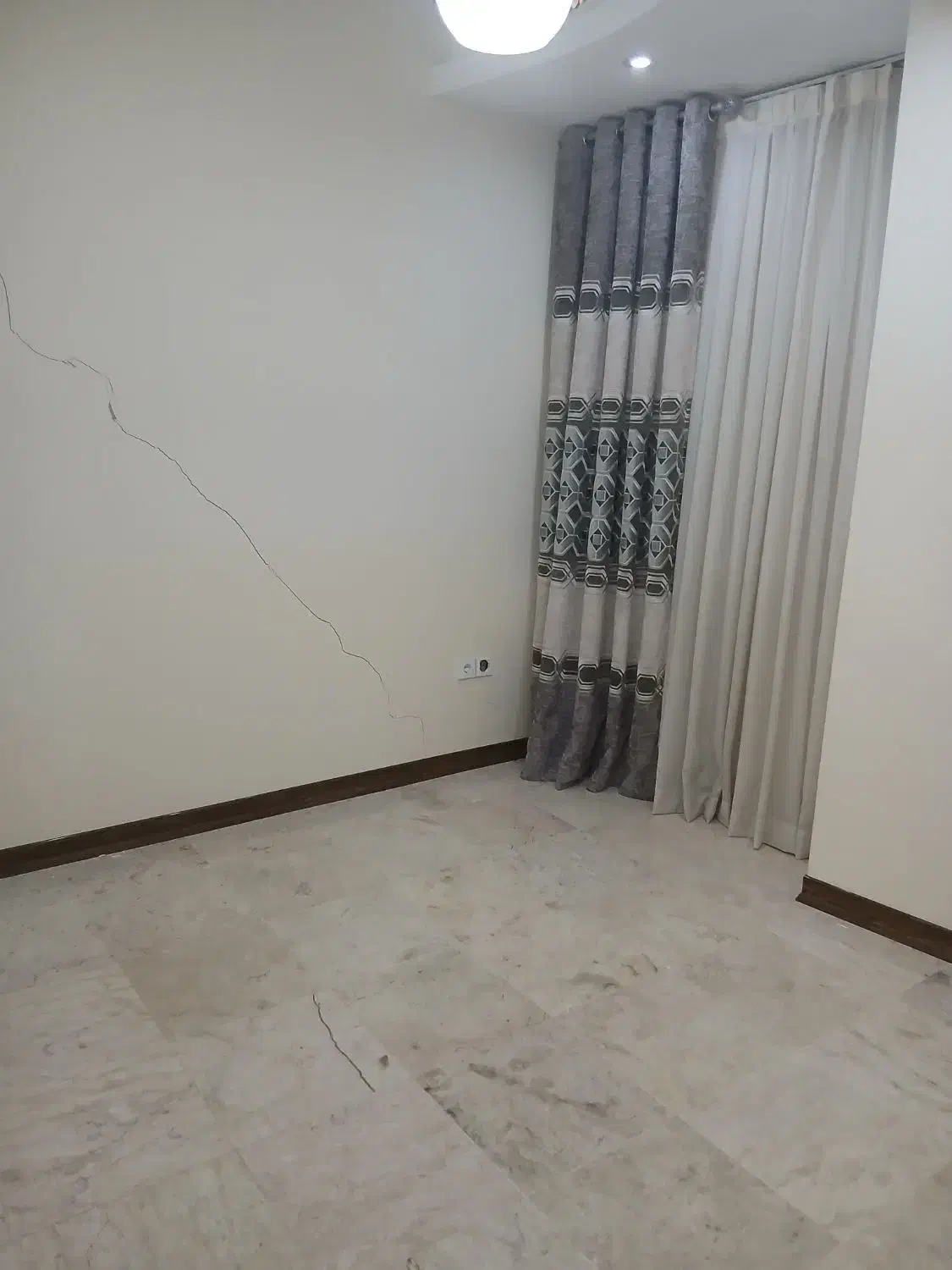 آپارتمان۹۳متری دوخواب و فول امکانات و آماده  سکونت