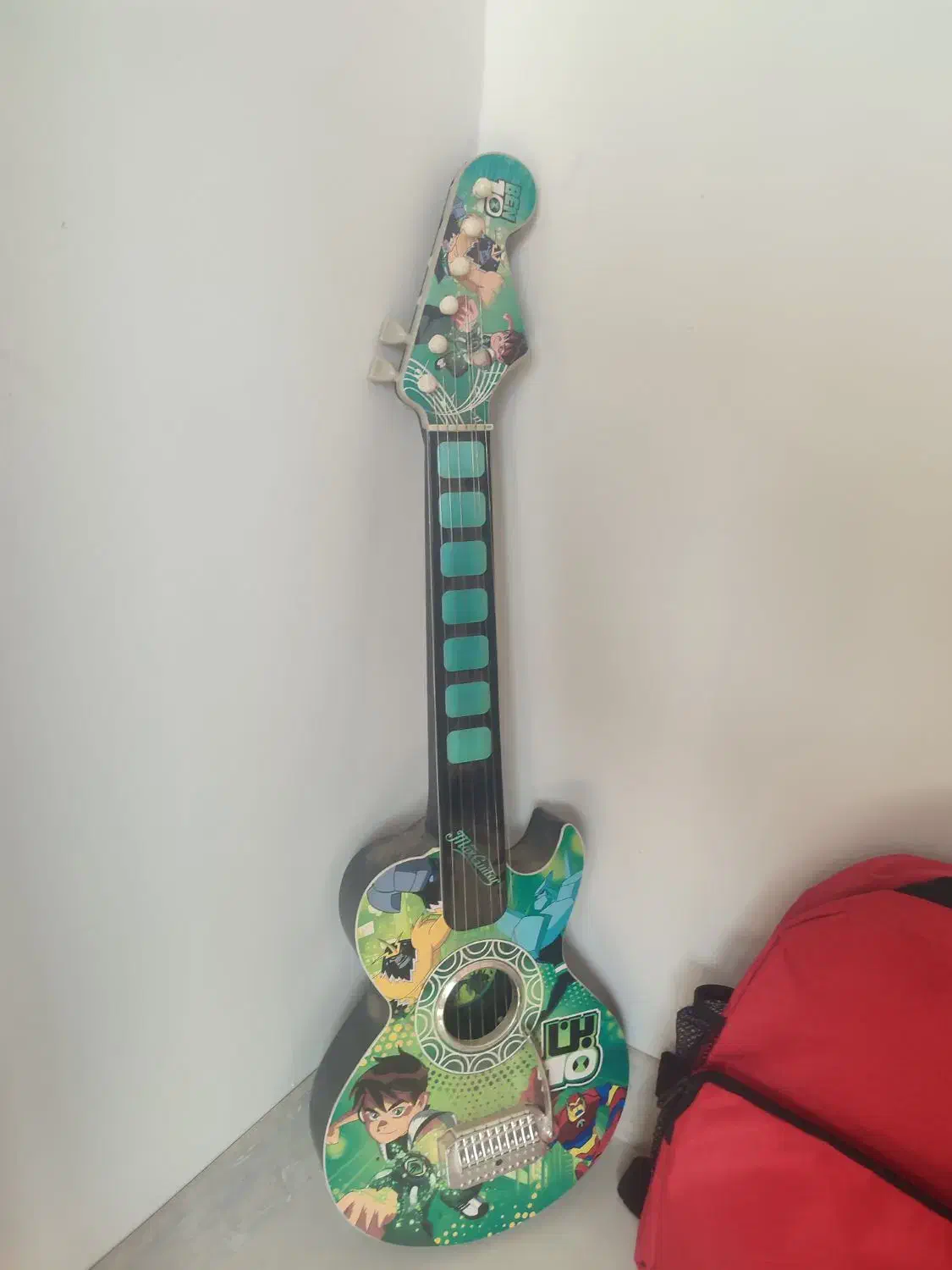 مبل و ساعت و گیتار کودک|تخت و صندلی بچه|نیشابور, کوی فرهنگیان|دیوار