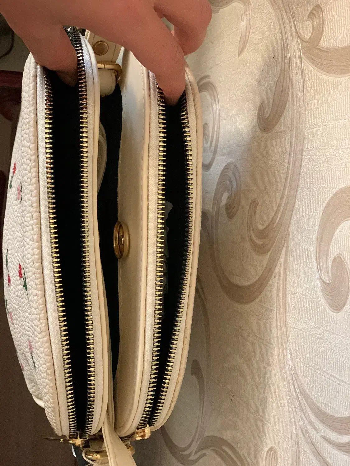 کیف مجلسی نقاشی شده|کیف، کفش، کمربند|اصفهان, شاهزید|دیوار