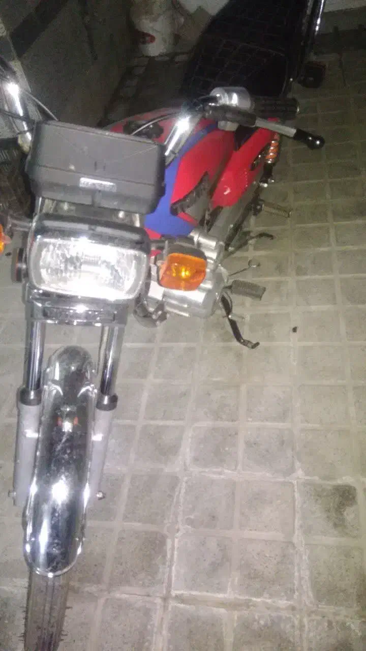 موتور تک تاز ۵۰ تومن نقد ۷۰ تومن ۱۰ ماهه با ۱۰ چک|موتورسیکلت|تربت جام, بیست متری منبع آب|دیوار