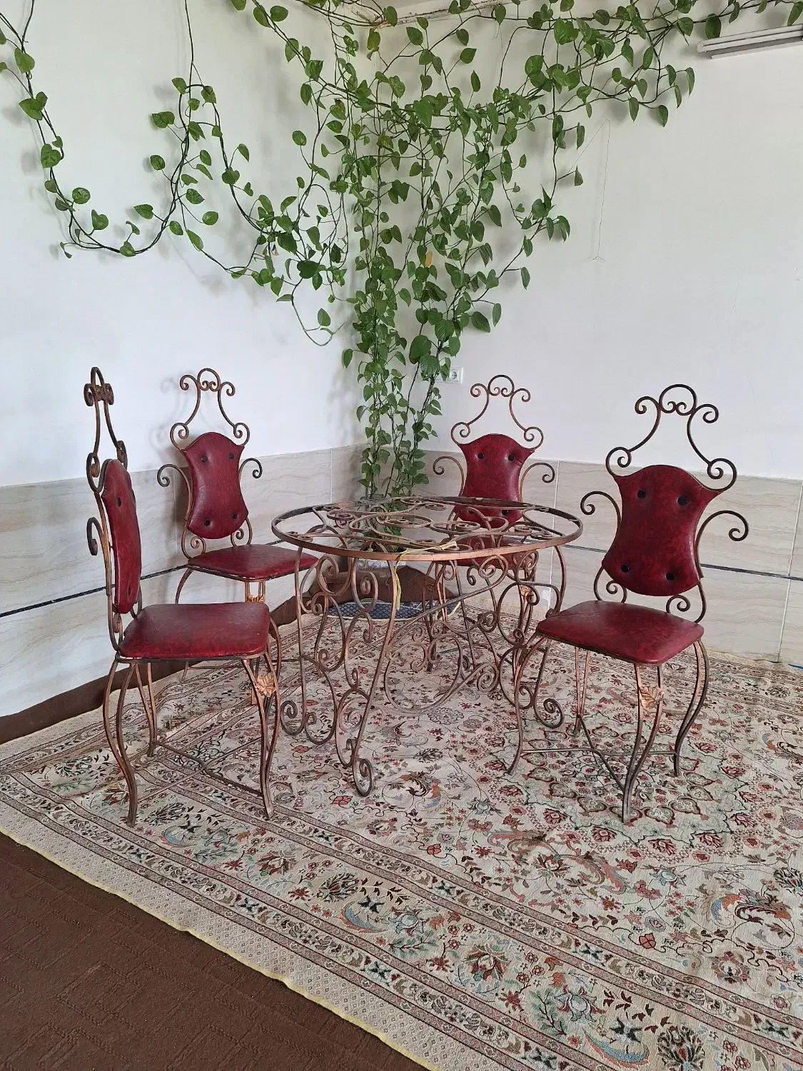 میز فرفروژه با ۴ عدد صندلی|میز و صندلی غذاخوری|سبزوار, فرهنگیان|دیوار