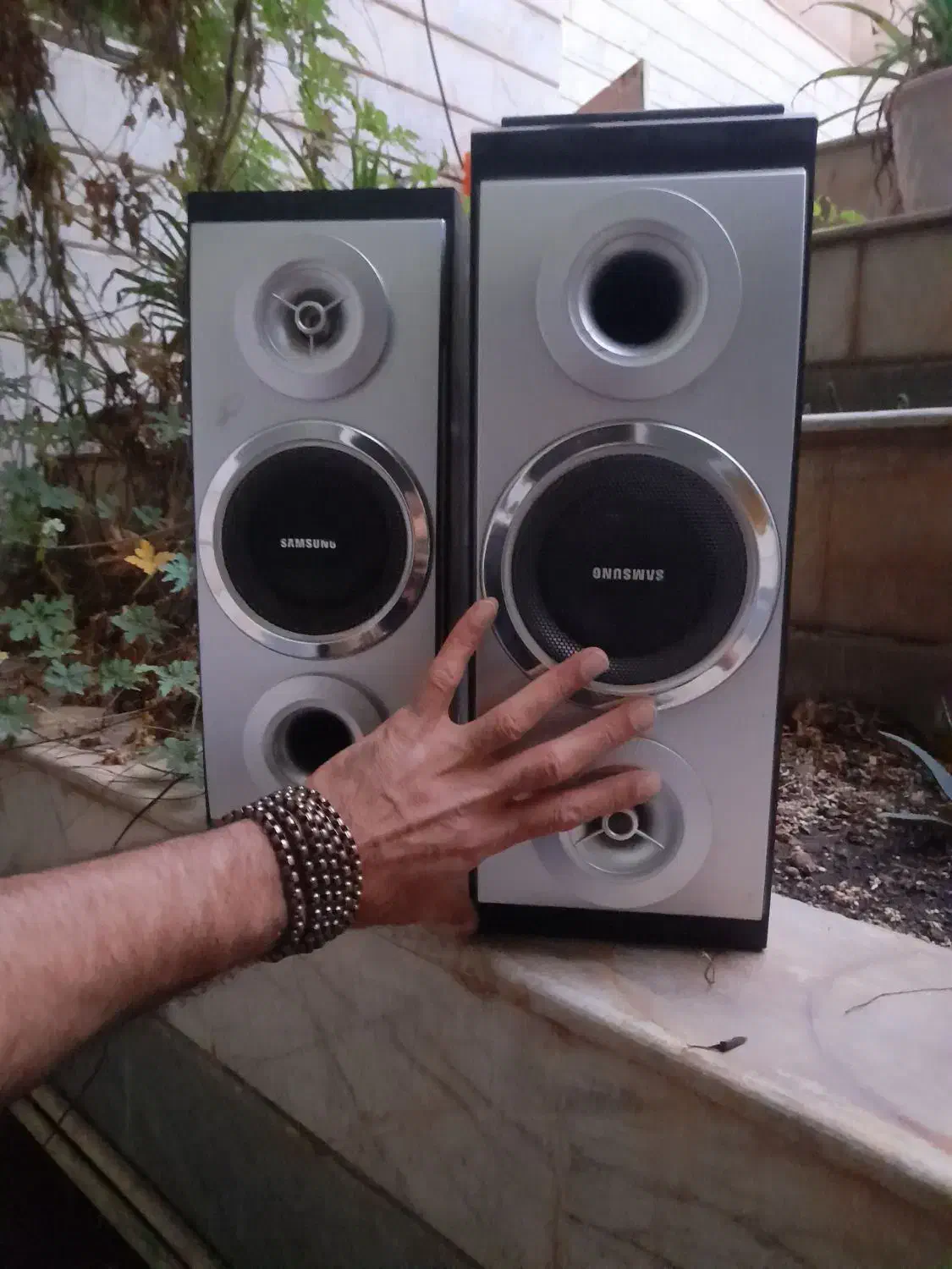 یک جفت باند سامسونگ برای ضبط ده هزار وات هستش|سیستم صوتی خانگی|قم, نیروگاه|دیوار