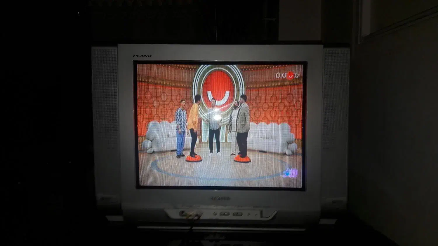 تلویزیون سامسونگ ۲۱ اینچ با میز|تلویزیون و پروژکتور|فولادشهر, B5|دیوار