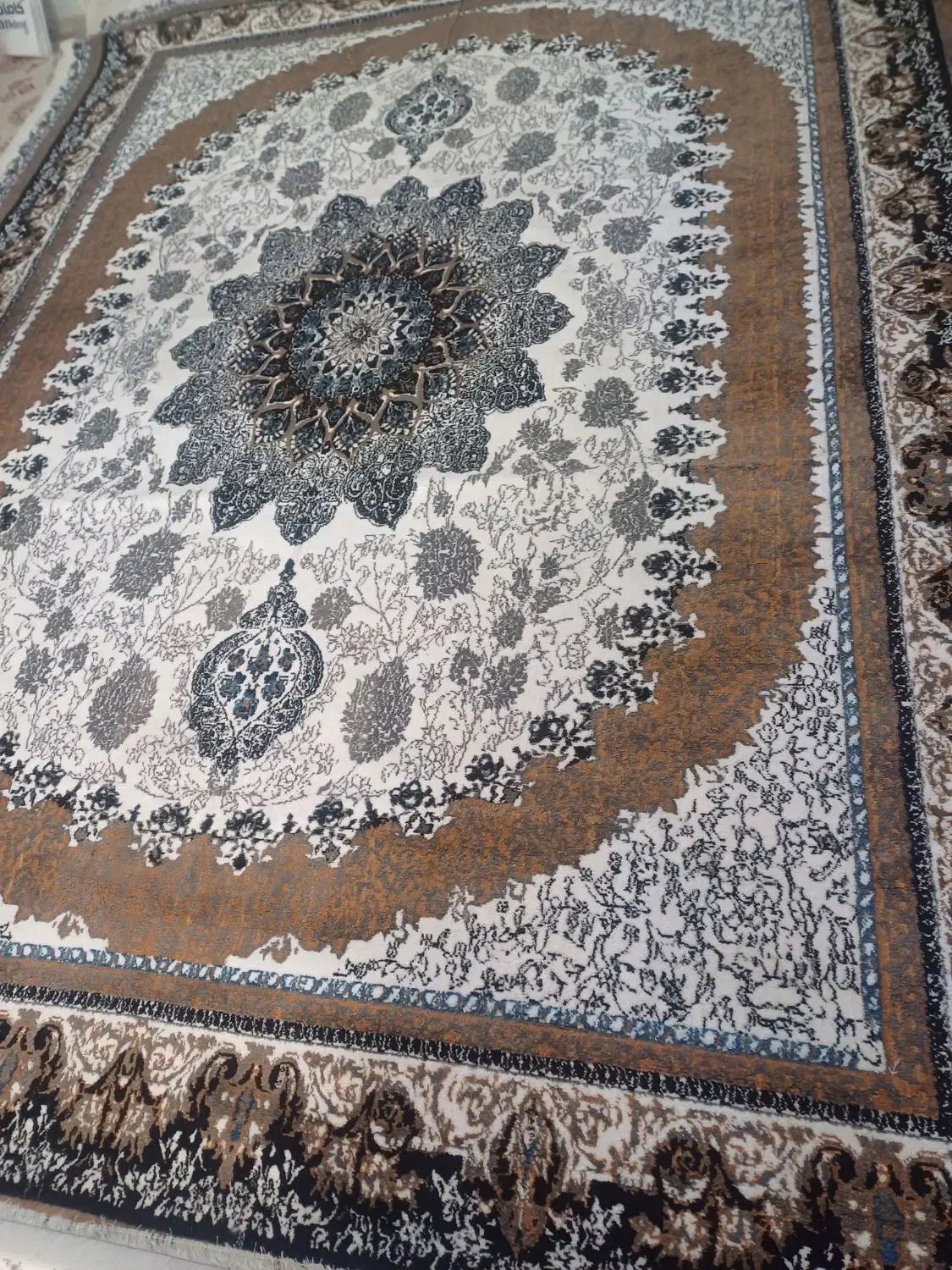 فرش ۱۲ متری نو زمینه سفید|فرش|بوئین و میاندشت, |دیوار