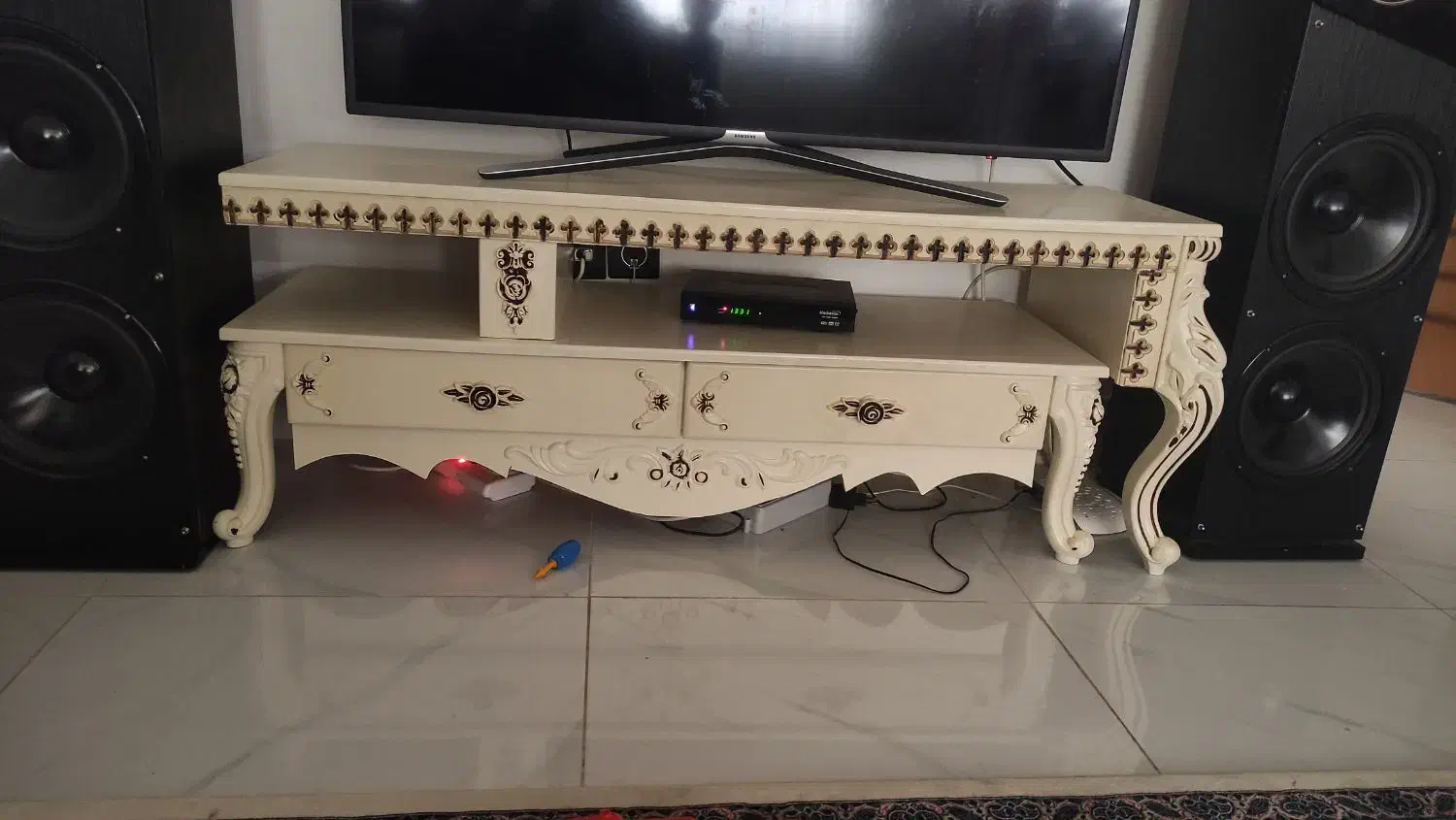 میز تلویزیون|میز تلویزیون|اقبالیه, |دیوار