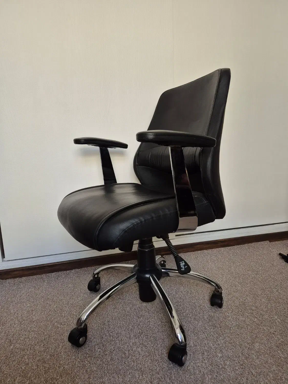 صندلی اداری کاملا سالم|صندلی و نیمکت|تهران, حکیمیه|دیوار