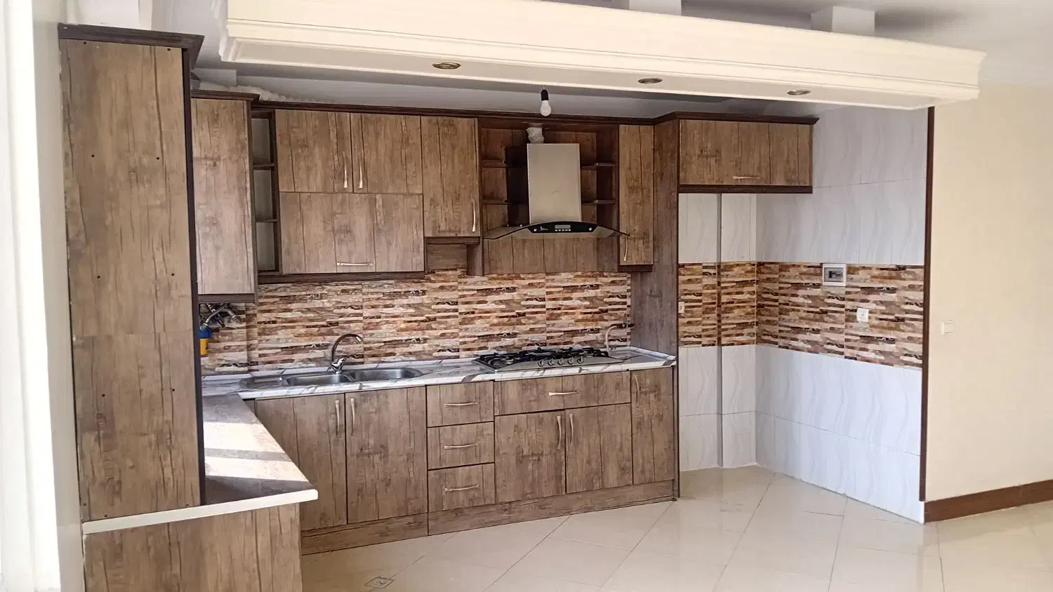 اجاره آپارتمان طبقه اول تک  واحدی