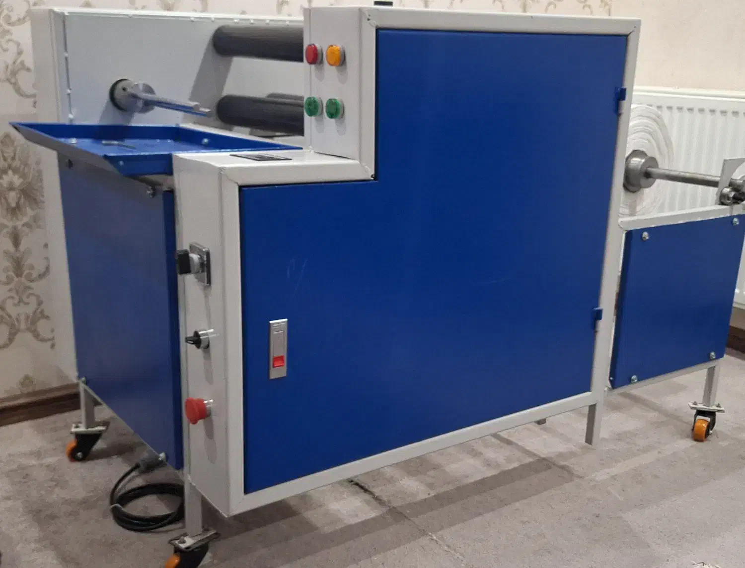 دستگاه رول کن سفره و پاکت فریزر و کیسه زباله|ماشین‌آلات صنعتی|شیراز, فرگاز|دیوار