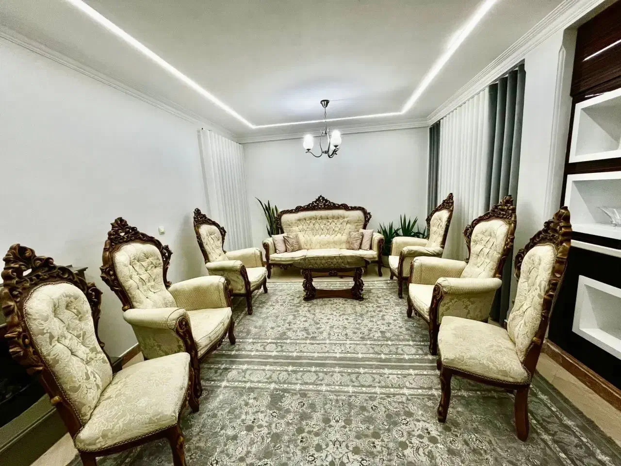 مبل سلطنتی|مبلمان خانگی و میز عسلی|پرند, فاز ۲|دیوار
