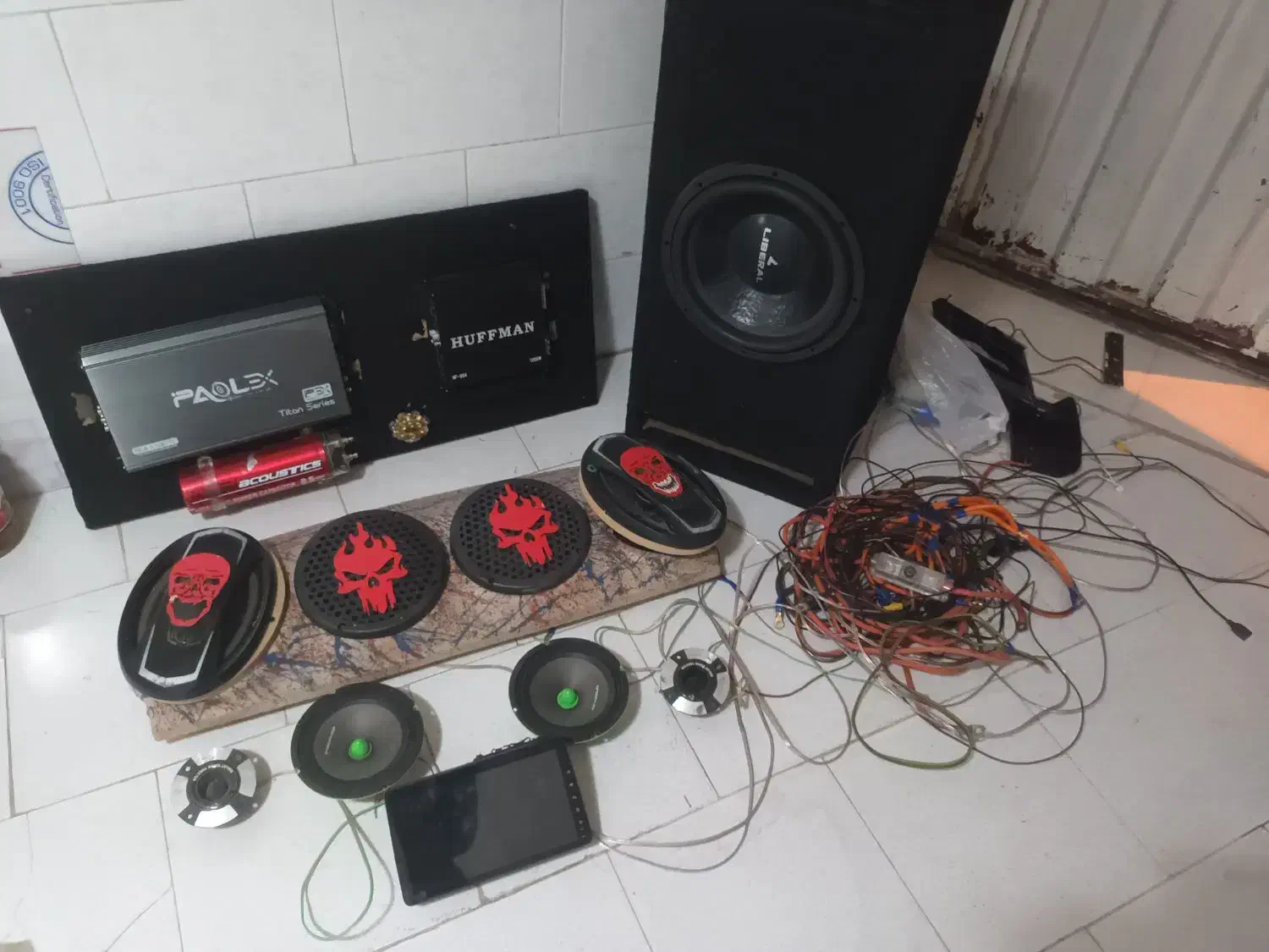 سیستم|صوتی و تصویری|قروه, |دیوار