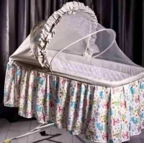 گهواره شیری دور کرم|تخت و صندلی بچه|اندیمشک, |دیوار