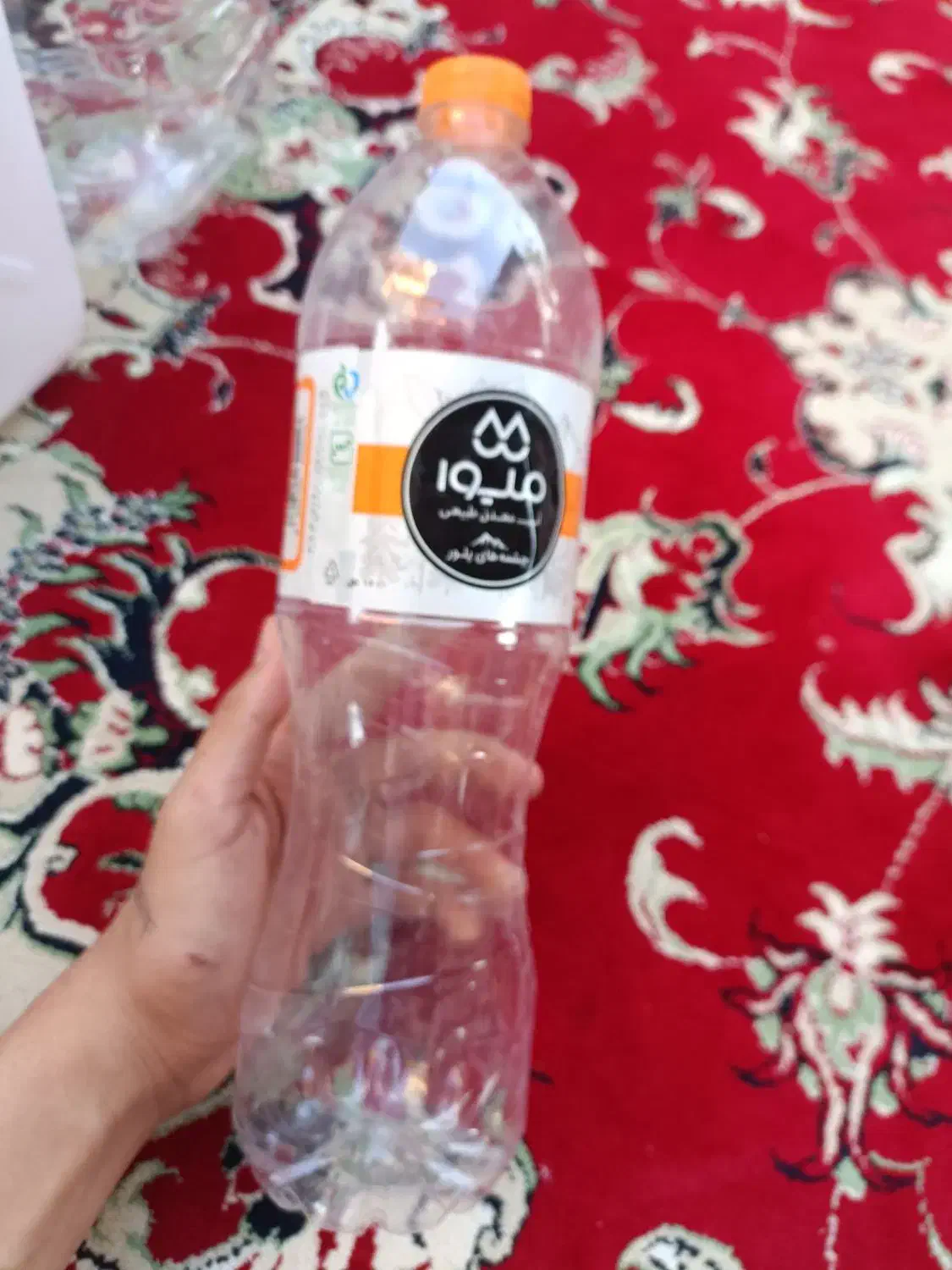 بطری و دبه|ظروف نگهدارنده، پلاستیکی، یک‌بارمصرف|قروه, |دیوار