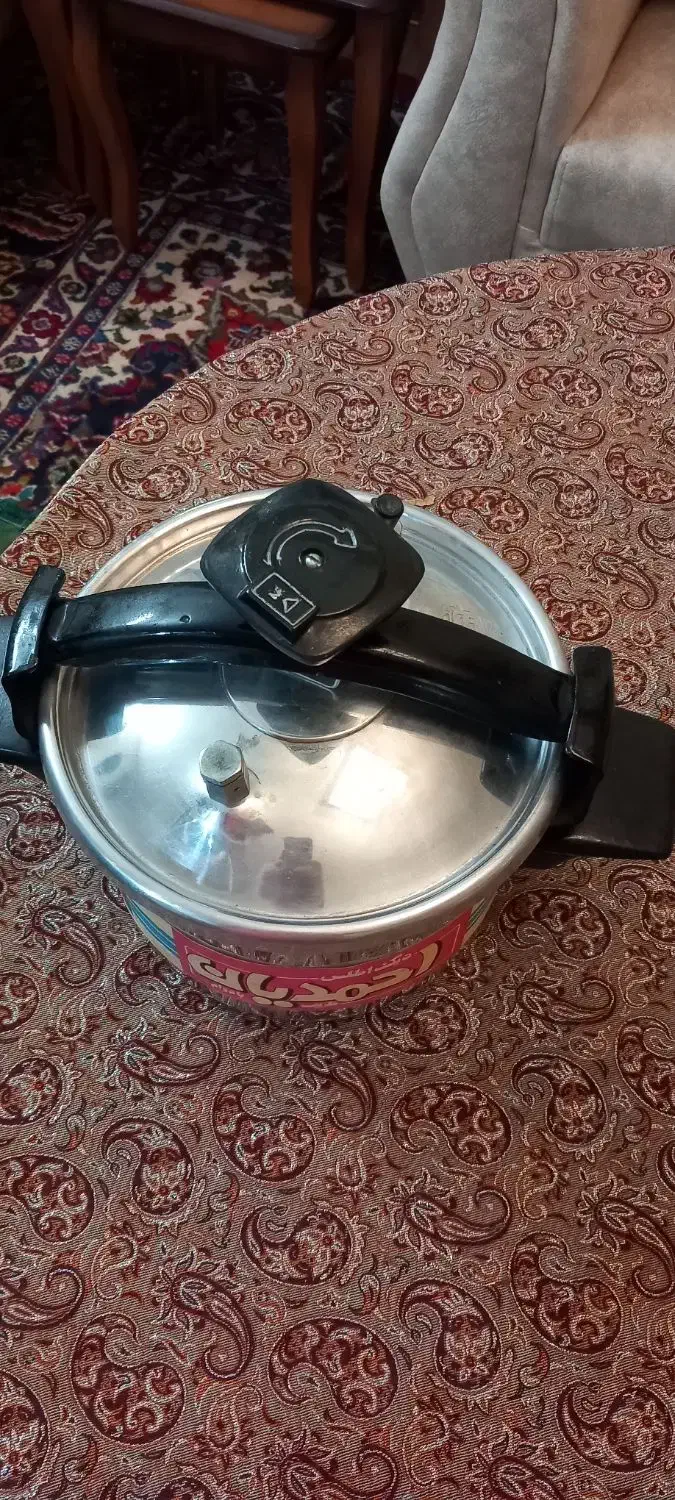 دیگ زودپز|ظروف پخت‌وپز|گلبهار, شهر جدید گلبهار|دیوار