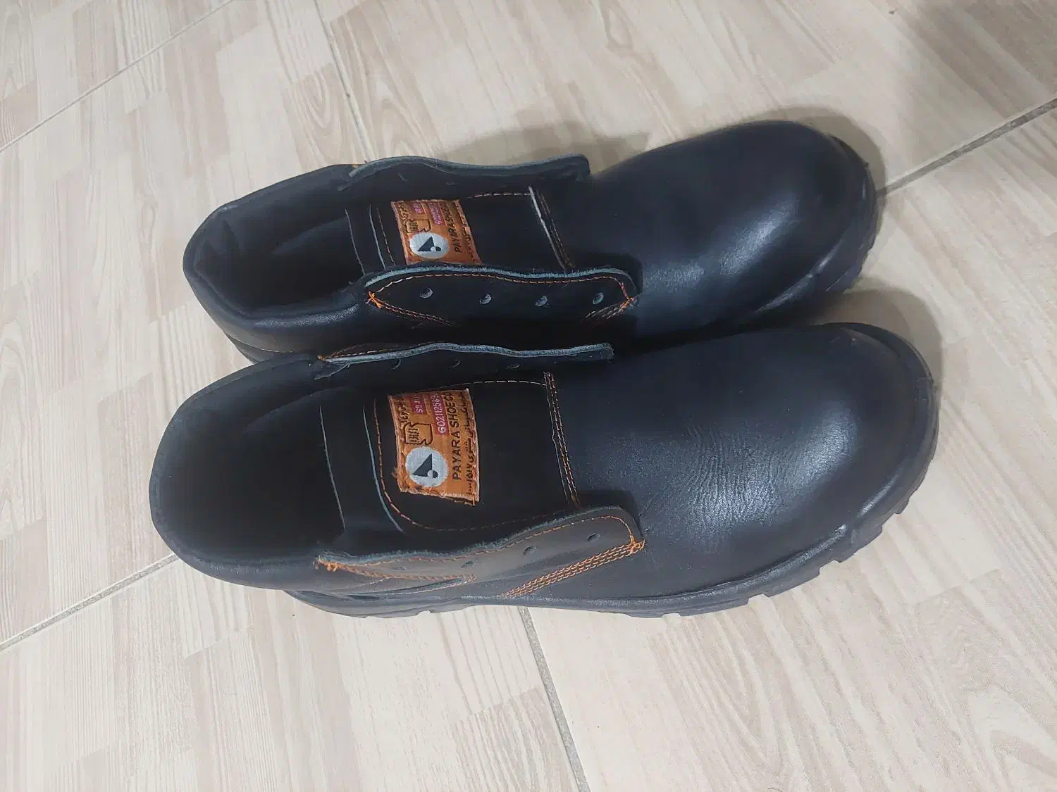 فروش دوجفت کفش ایمنی ولباس کار یک دست|کیف، کفش، کمربند|شاهین‌شهر, عطار|دیوار