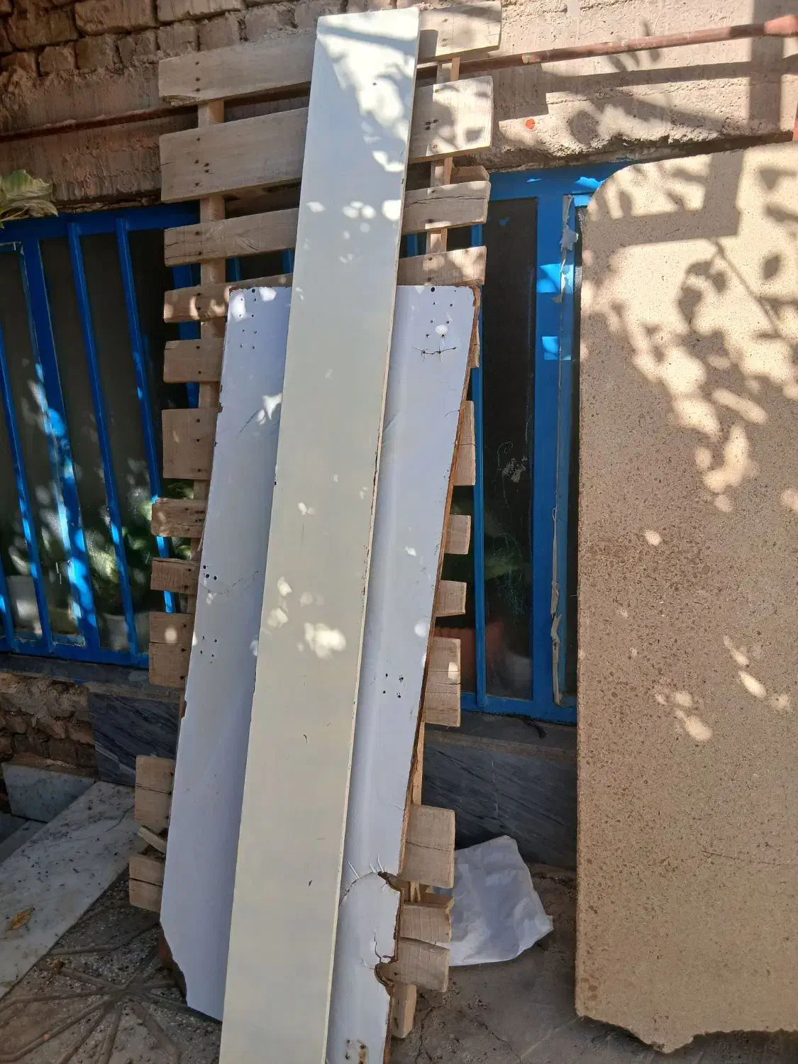 یک تخت دونفره|تخت و سرویس خواب|اسفراین, |دیوار