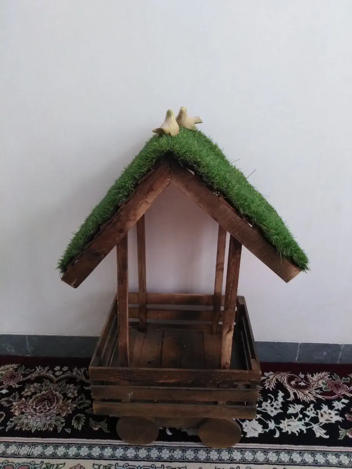 کلبه و باکس تزئین میوه و لباس شب یلدا|صنایع دستی و سایر لوازم تزئینی|بروجن, |دیوار