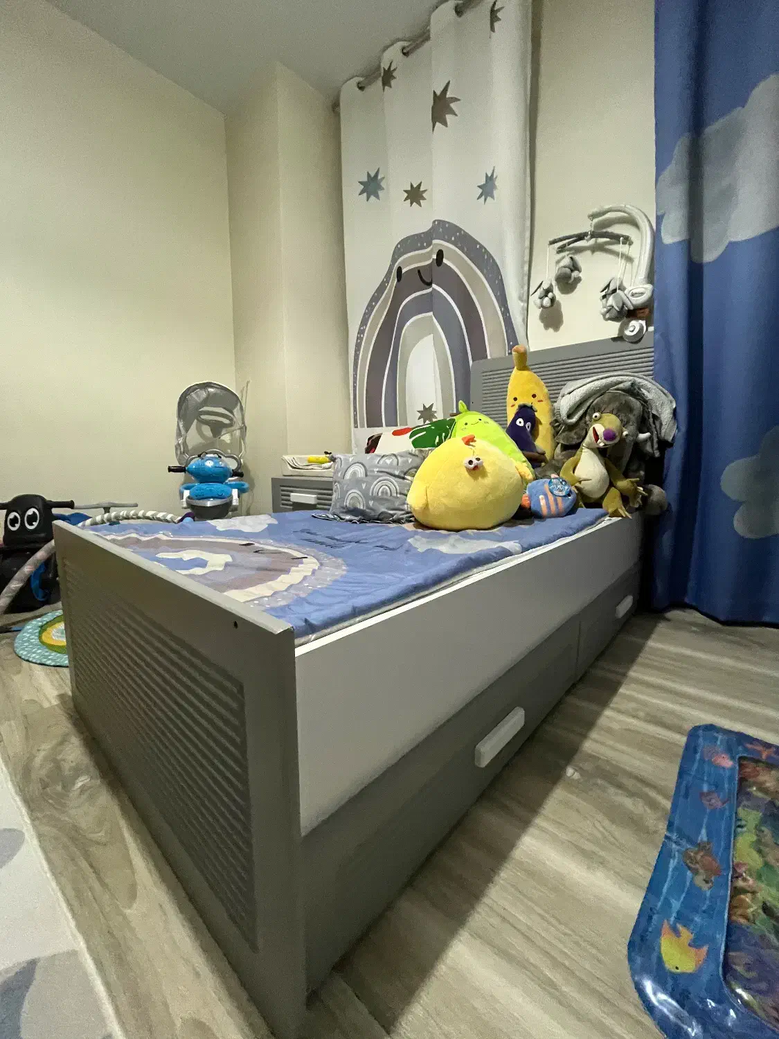 سرویس تخت و کمد و کشو|اسباب و اثاث بچه|فردیس, خیام غربی|دیوار