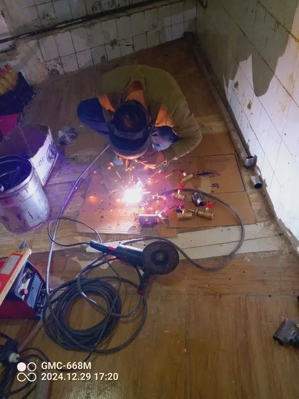 لوله کشی گاز|خدمات پیشه و مهارت|هشتگرد, مدرس|دیوار