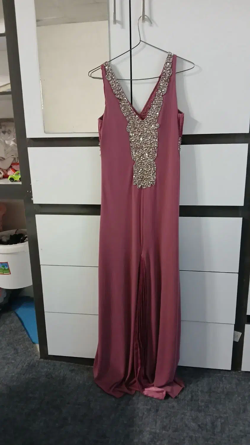 لباس مجلسی|لباس|مشهد, خواجه ربیع|دیوار