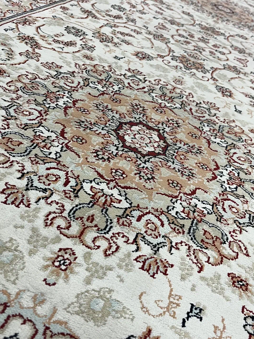 کناره|فرش|رشت, حمیدیان|دیوار