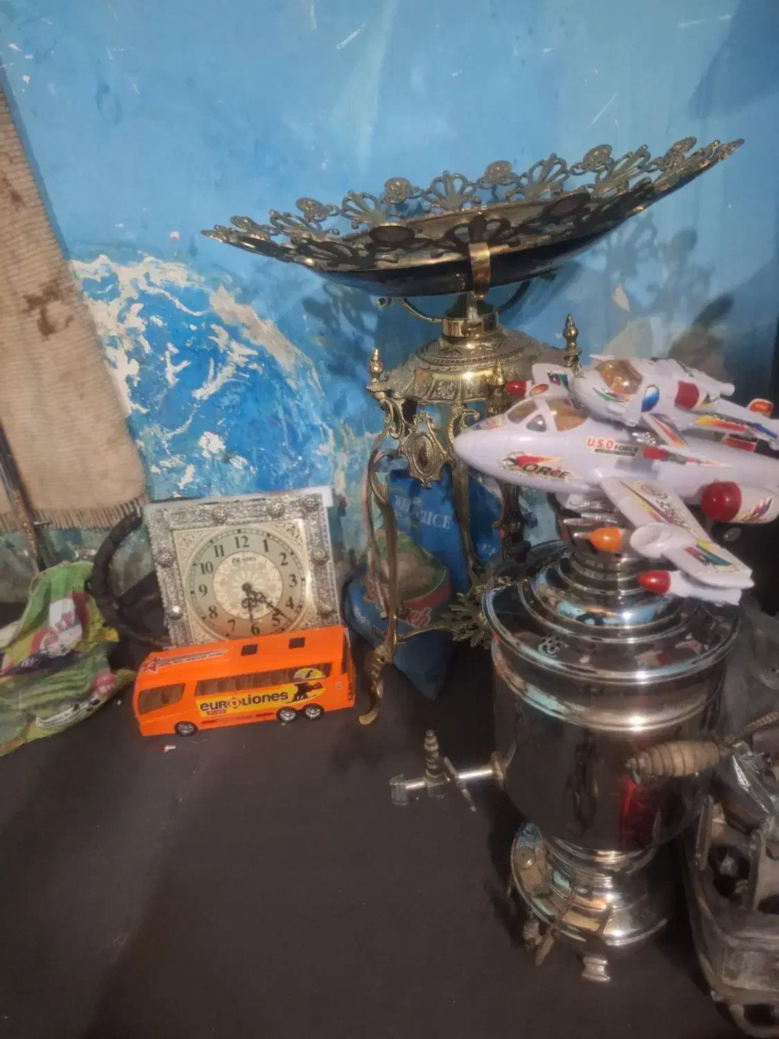 فروش میز برنجی عتیقه باظرف لیلی مجنون|کلکسیون اشیاء عتیقه|مشهد, نیزه|دیوار