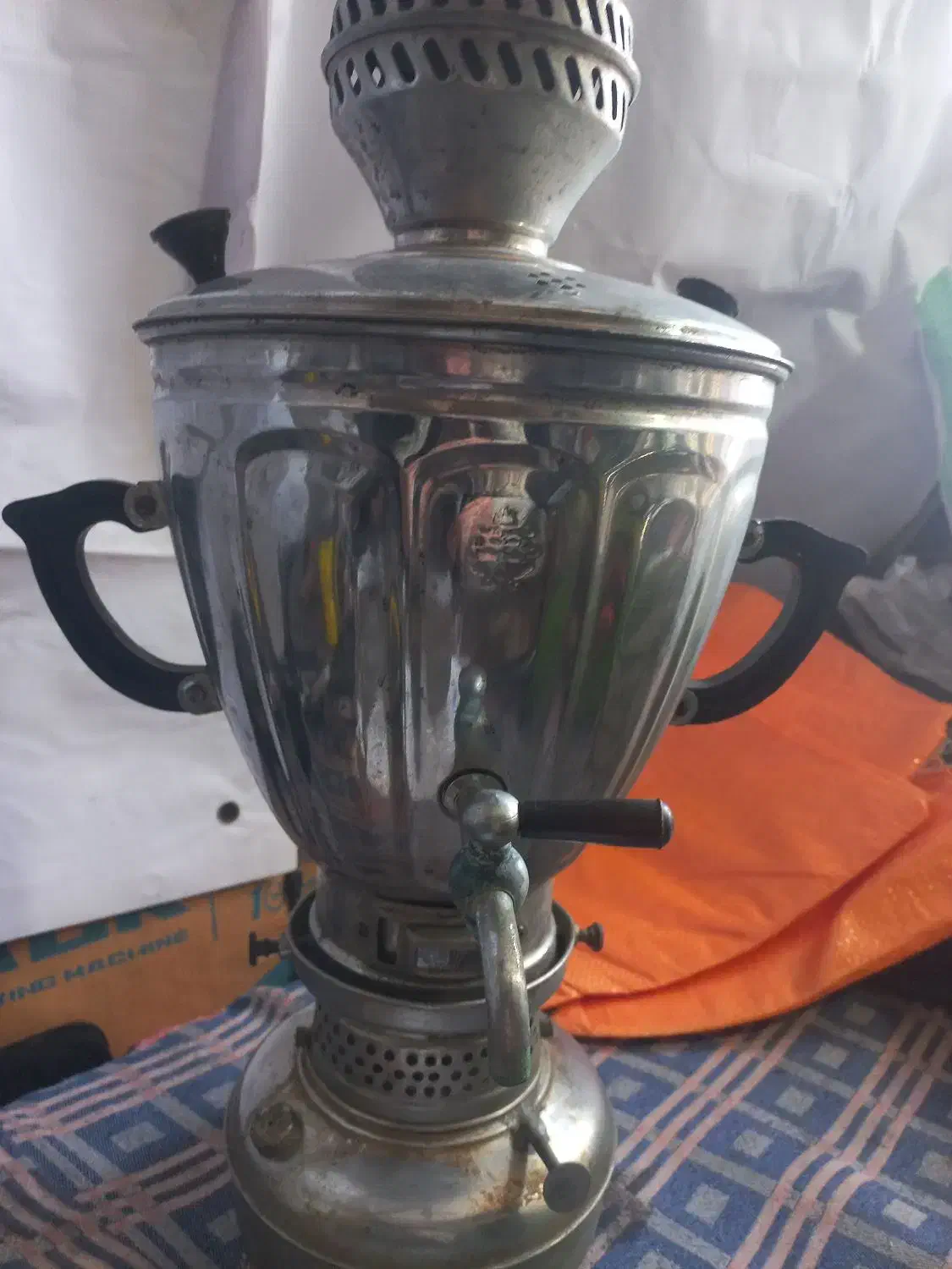 سماور نفتی قدیمی|سماور، چای‌ساز، قهوه‌ساز|صومعه‌سرا, |دیوار