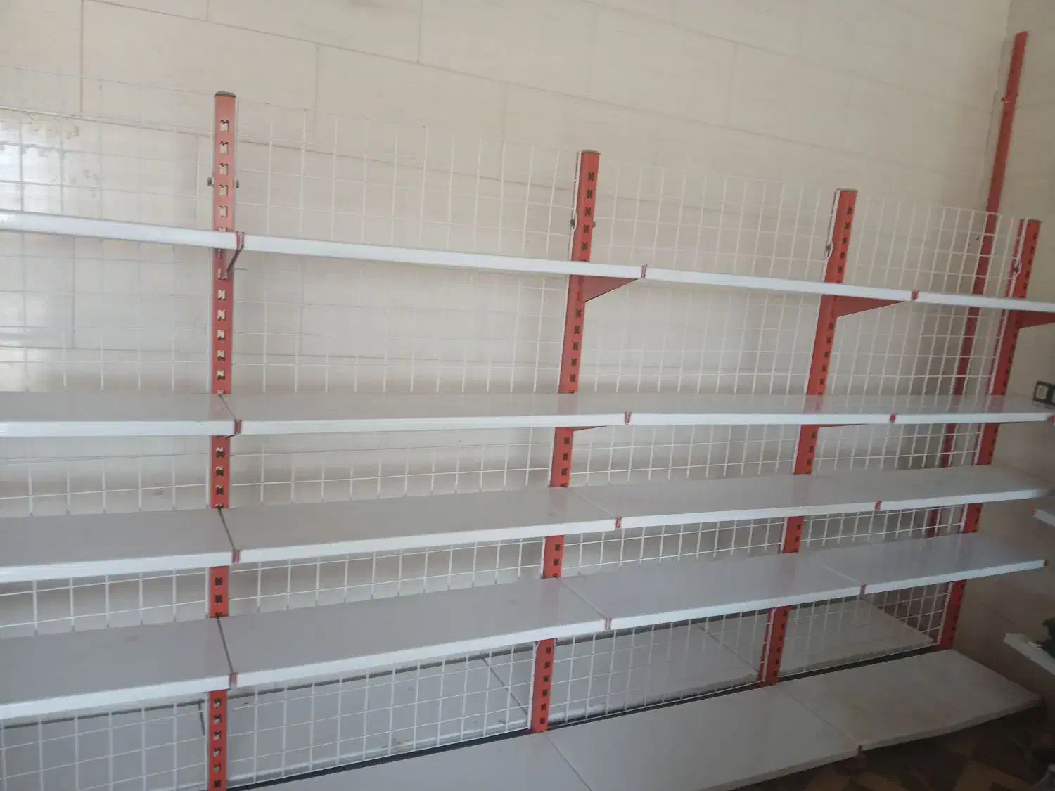 قفسه وسط چهارمتری ودو عدد ویترین بفروش میرسد|فروشگاه و مغازه|شیراز, گویم|دیوار