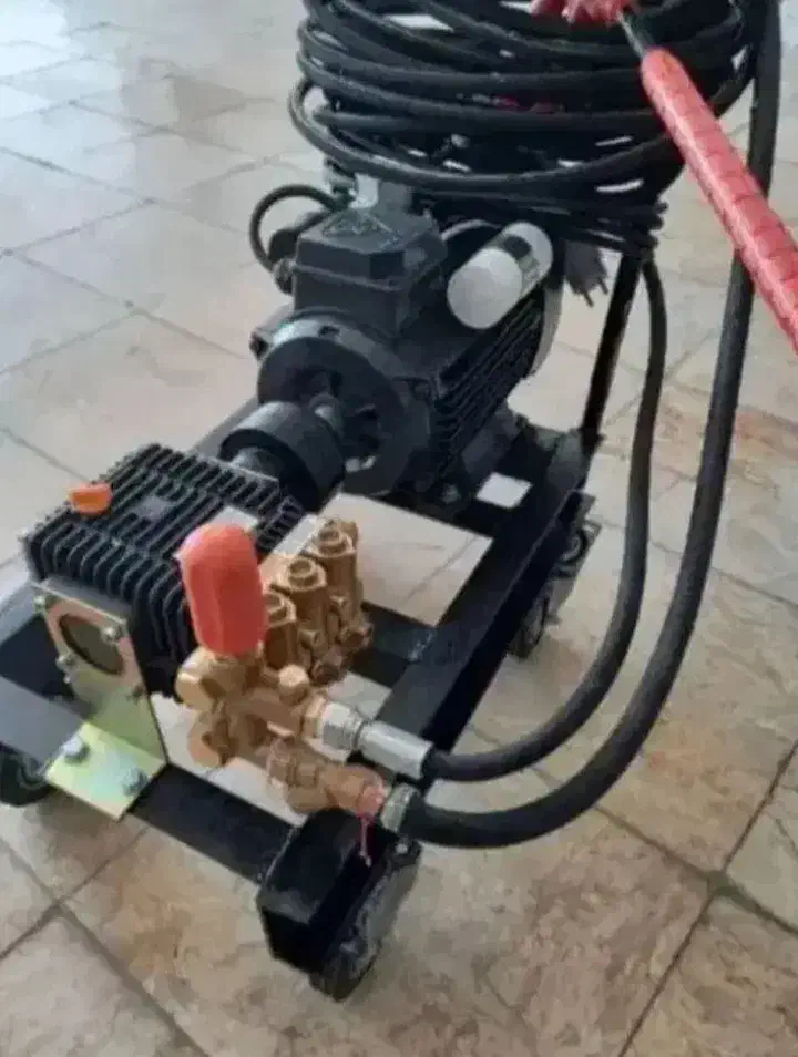 نیازمند همکار جهت نظافت راه پله و پیلوت|استخدام سرایداری و نظافت|قزوین, |دیوار