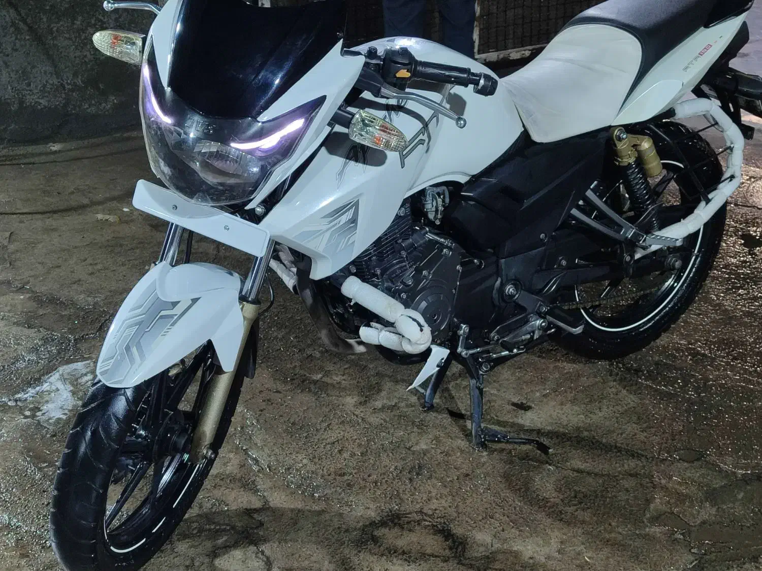 اپاچی سفید ۱۸۰|موتورسیکلت|کاشمر, |دیوار