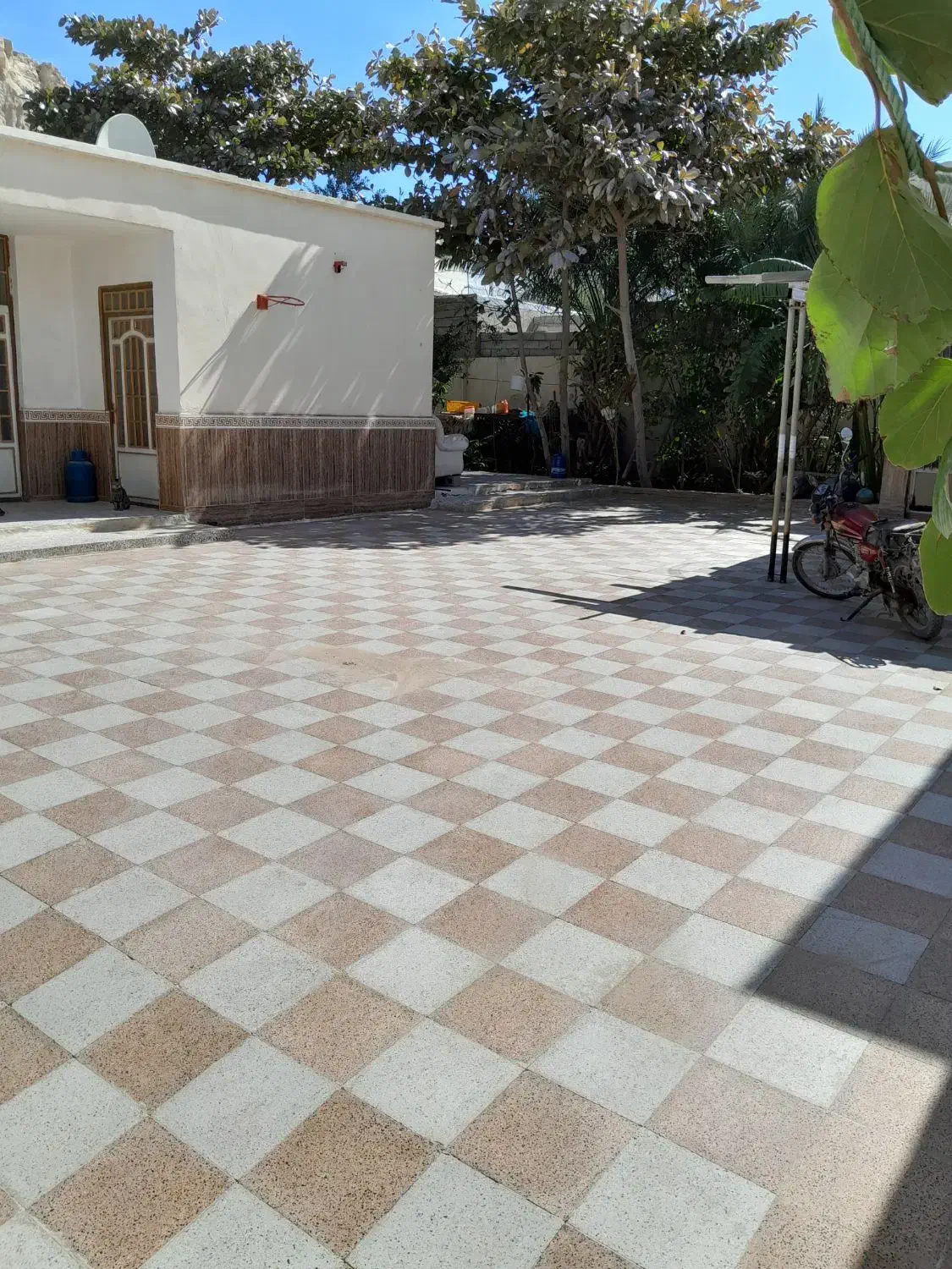 اجاره ویلای بزرگ روزانه ورودی شهر قشم|اجارهٔ کوتاه‌مدت ویلا و باغ|قشم, |دیوار