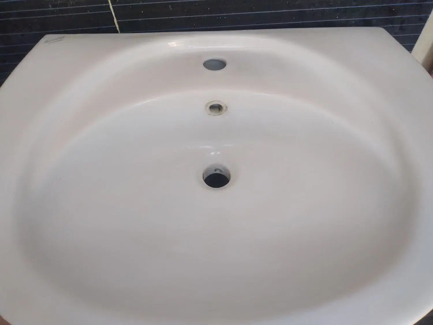 روشویی پایه دار|لوازم سرویس بهداشتی|کرمان, |دیوار